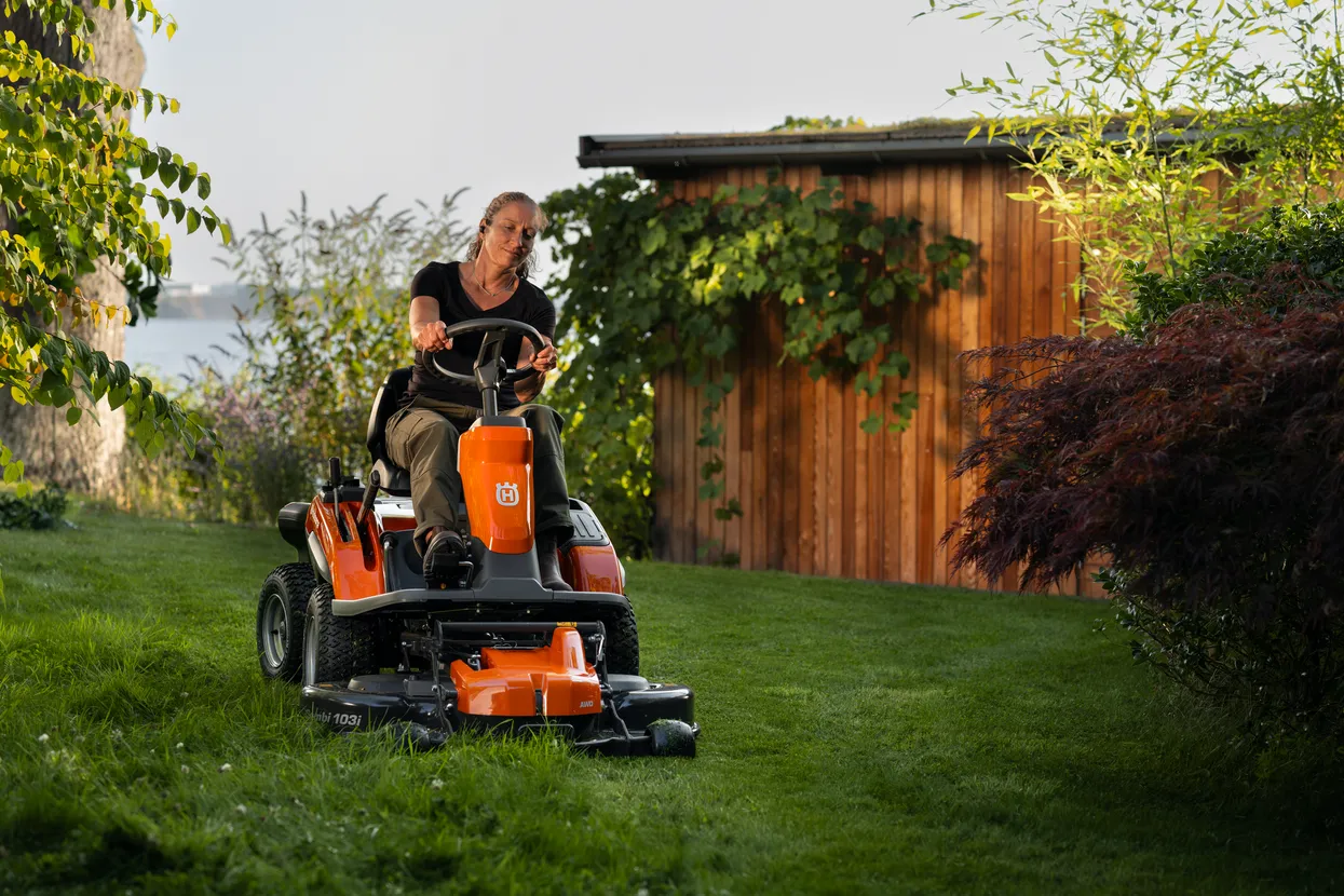 Husqvarna Rider R 200iX AWD Aufsitzfrontmäher – Image 4
