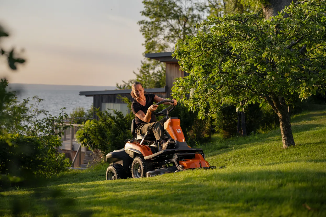 Husqvarna Rider R 200iX AWD Aufsitzfrontmäher – Image 5