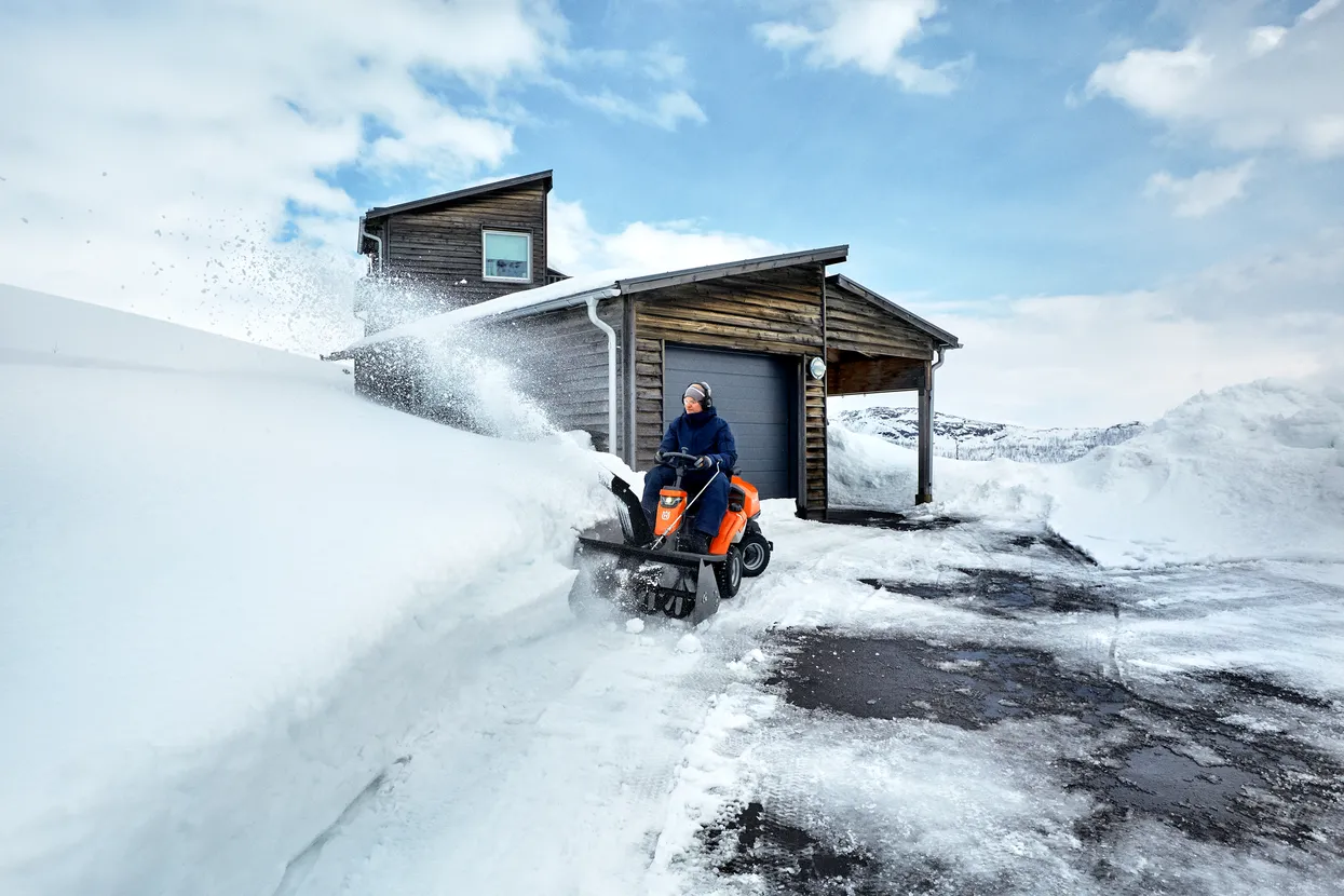 Husqvarna R 320X AWD Aufsitzfrontmäher – Image 8