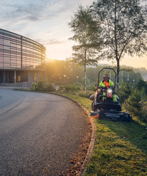 Aufsitzfrontmäher Husqvarna P 525DX mit Kabine – Image 5